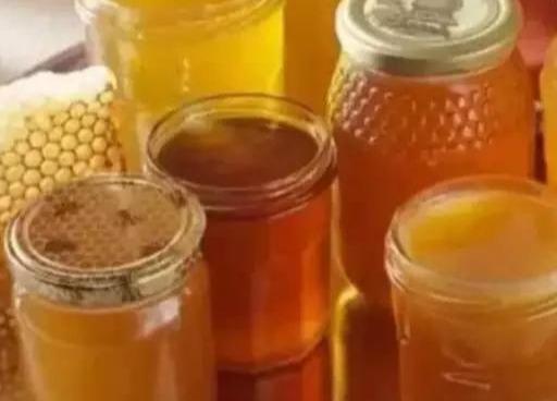 白酒倒进蜂蜜里，真假蜂蜜立刻现“原形”，再也不怕被商贩坑了